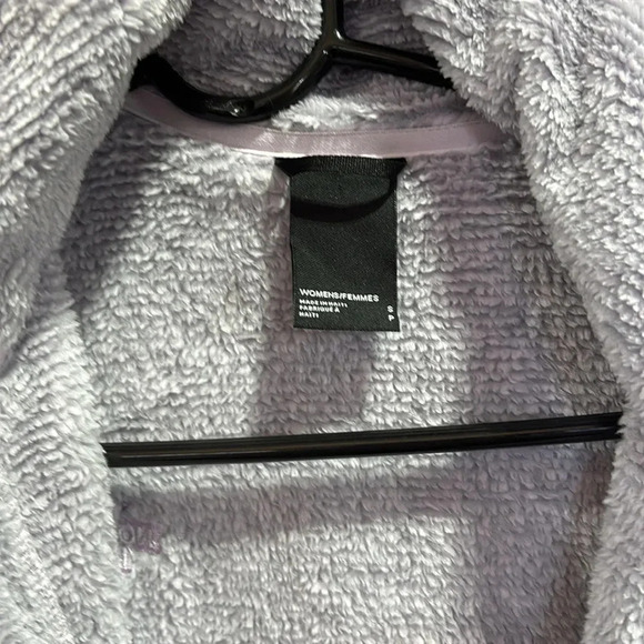 The North Face Osito jacket standard fit,zip front, pockets,cozy warm lavender - Picture 10 of 16